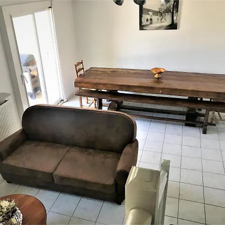 Maison Au Bord De L Eau