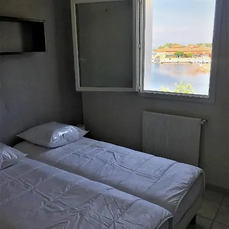 Maison Au Bord De L Eau *